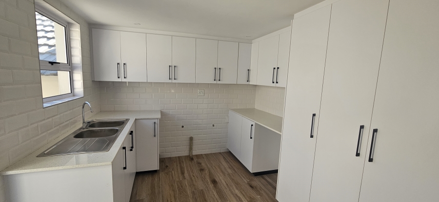 To Let 3 Bedroom Property for Rent in Modderfontein Gauteng