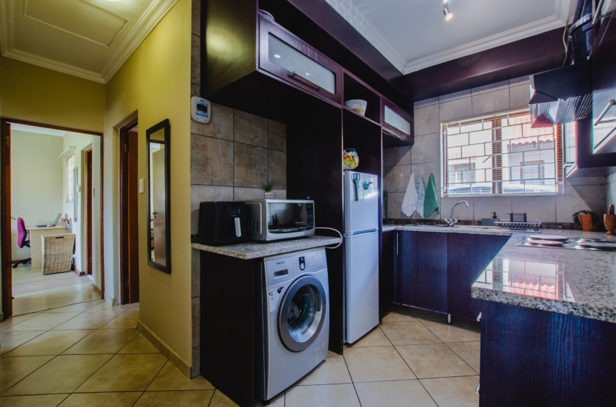 2 Bedroom Property for Sale in Queenswood Gauteng
