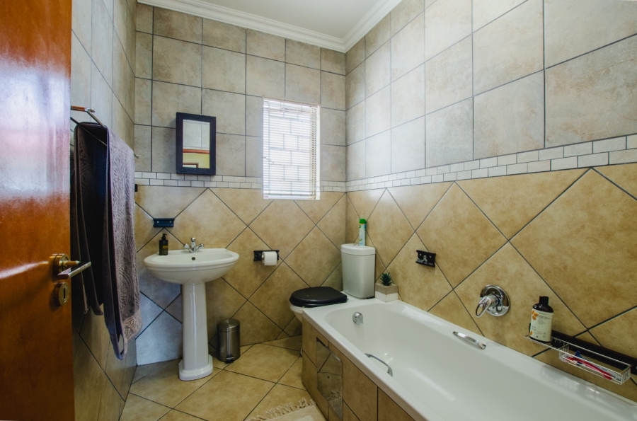 2 Bedroom Property for Sale in Queenswood Gauteng