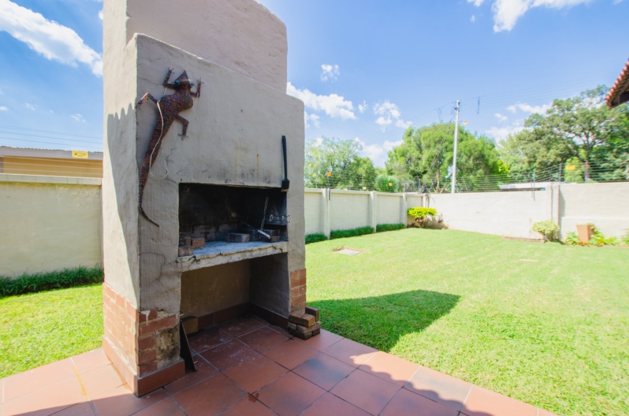2 Bedroom Property for Sale in Queenswood Gauteng