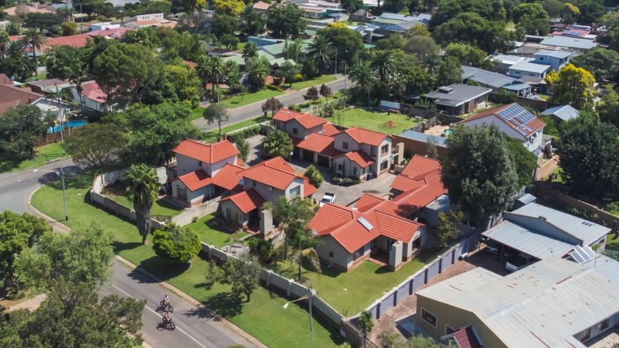 2 Bedroom Property for Sale in Queenswood Gauteng