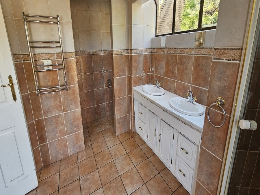 5 Bedroom Property for Sale in Meyersdal Gauteng