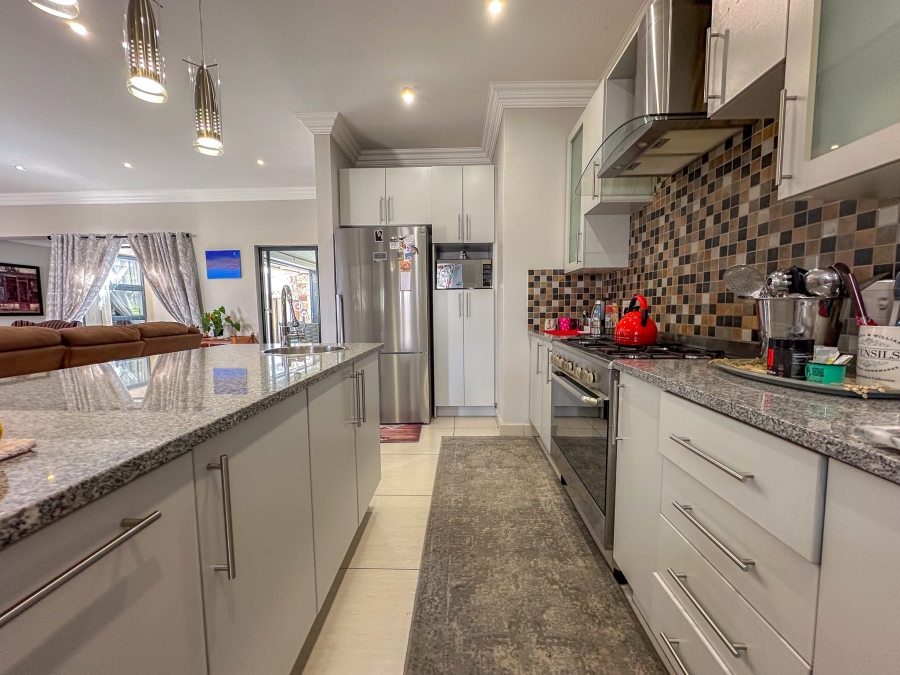 To Let 3 Bedroom Property for Rent in Midstream Hill Gauteng