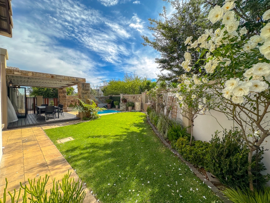 To Let 3 Bedroom Property for Rent in Midstream Hill Gauteng
