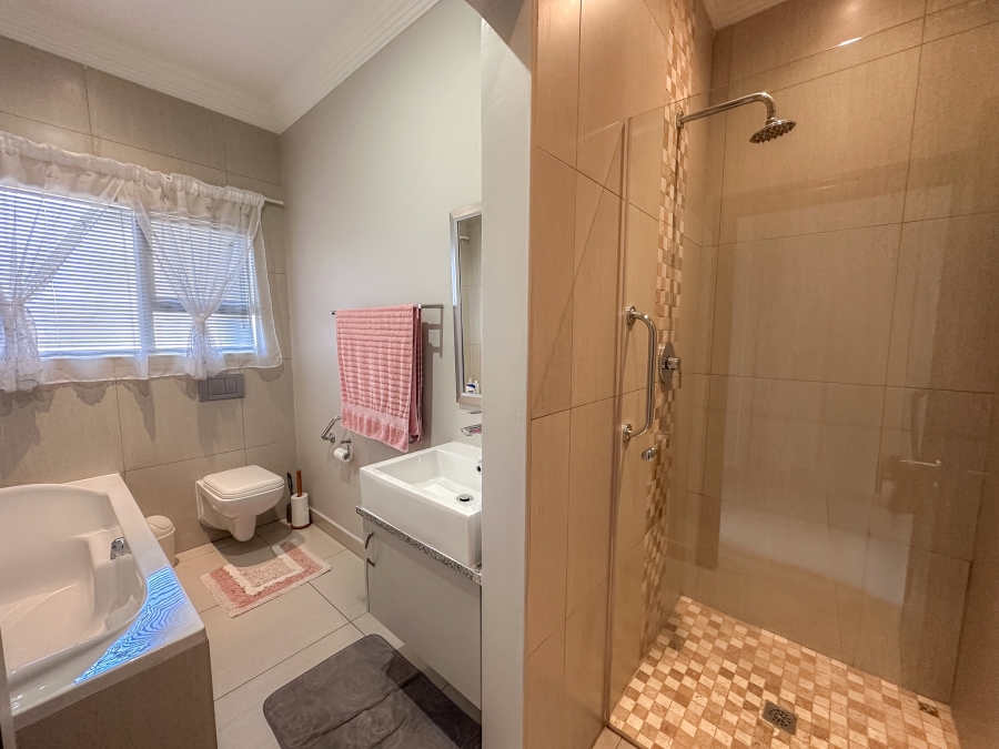 To Let 3 Bedroom Property for Rent in Midstream Hill Gauteng