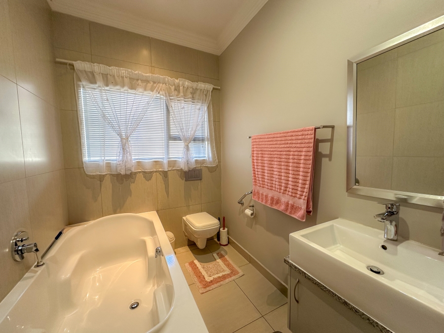To Let 3 Bedroom Property for Rent in Midstream Hill Gauteng