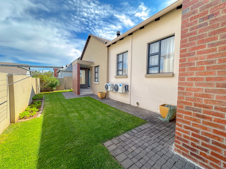 To Let 3 Bedroom Property for Rent in Midstream Hill Gauteng