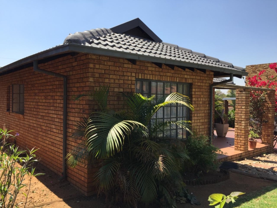 2 Bedroom Property for Sale in Pretoria North Gauteng
