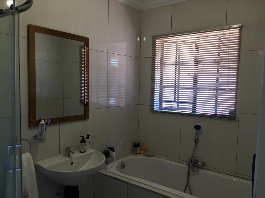 2 Bedroom Property for Sale in Pretoria North Gauteng