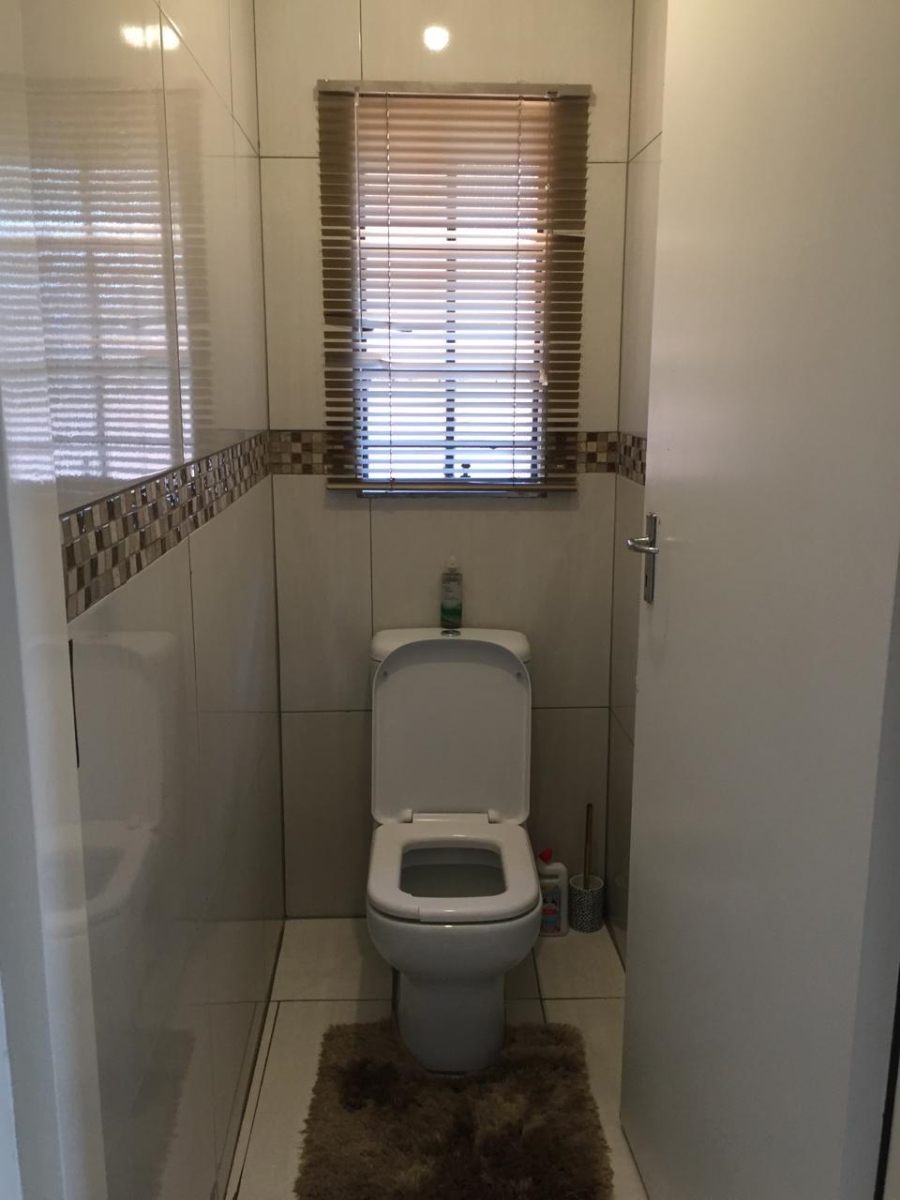 2 Bedroom Property for Sale in Pretoria North Gauteng