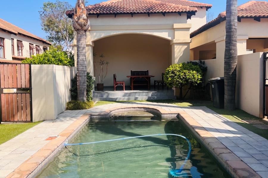 To Let 3 Bedroom Property for Rent in Bryanston Gauteng