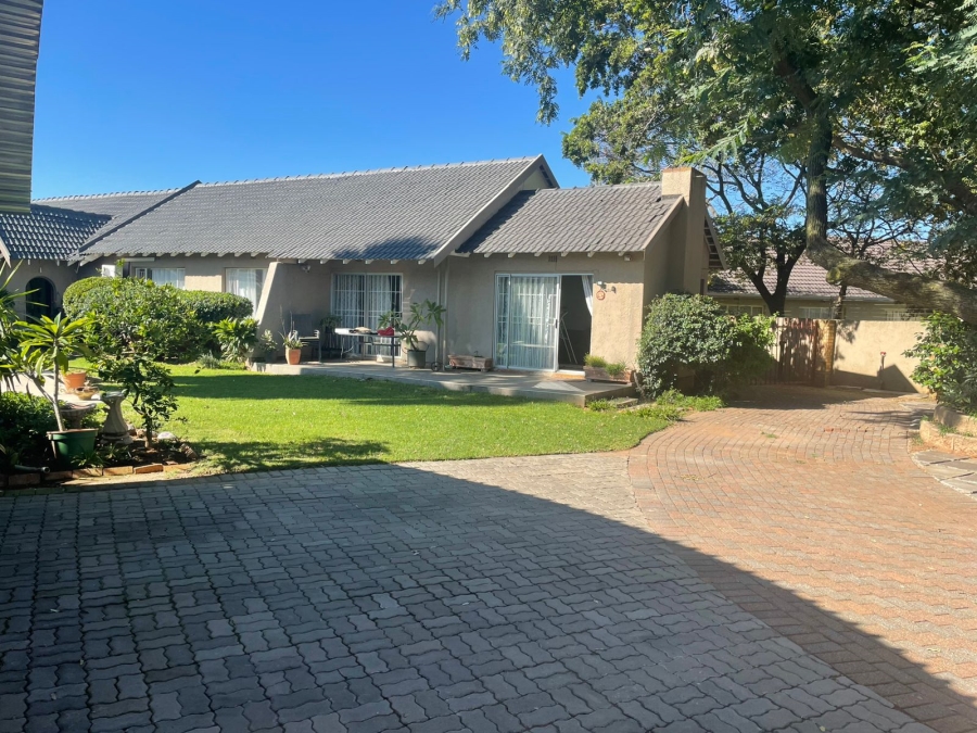 4 Bedroom Property for Sale in Witpoortjie Gauteng