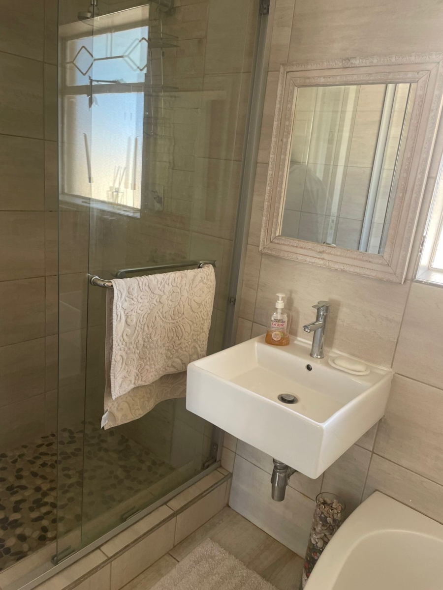 4 Bedroom Property for Sale in Witpoortjie Gauteng