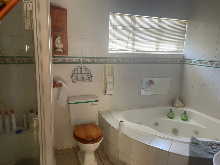 4 Bedroom Property for Sale in Witpoortjie Gauteng