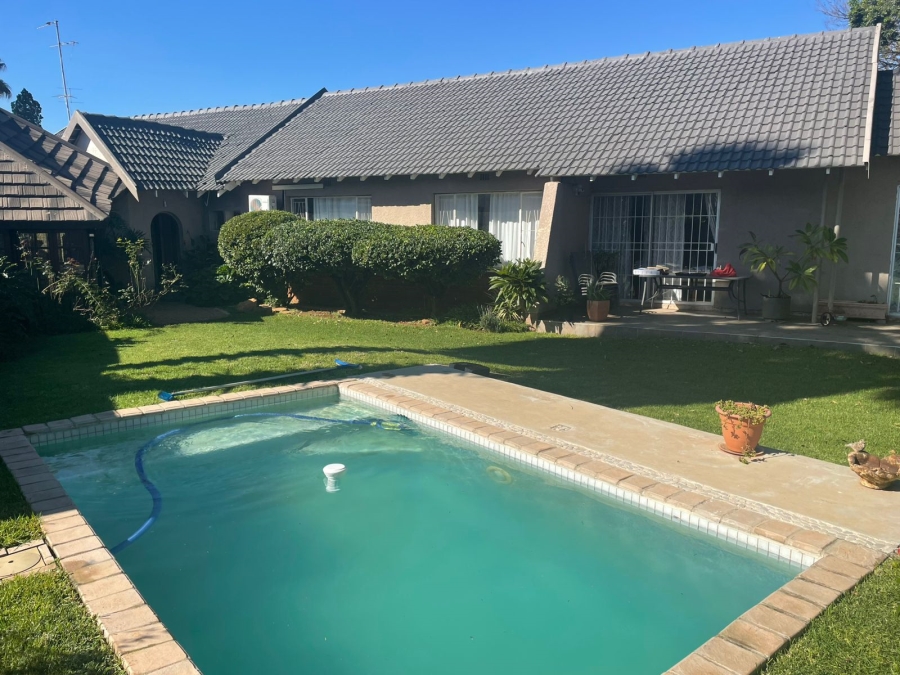 4 Bedroom Property for Sale in Witpoortjie Gauteng