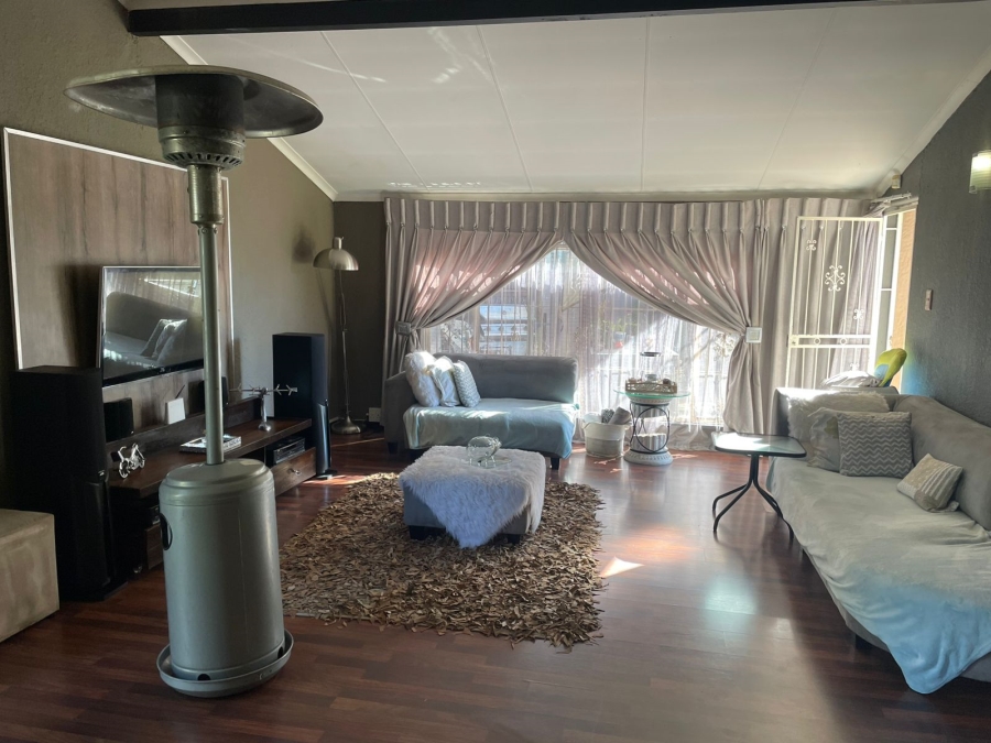 3 Bedroom Property for Sale in Witpoortjie Gauteng