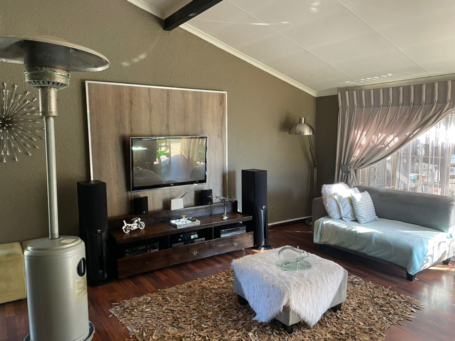 3 Bedroom Property for Sale in Witpoortjie Gauteng