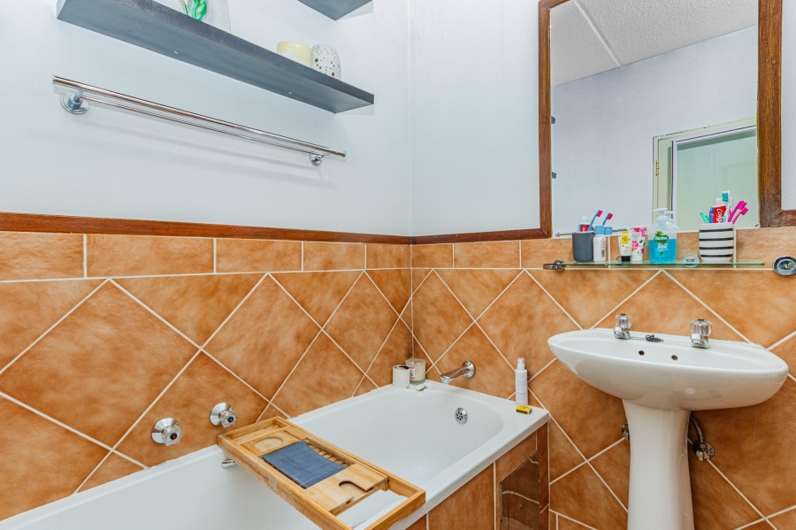 To Let 2 Bedroom Property for Rent in Sandown Gauteng