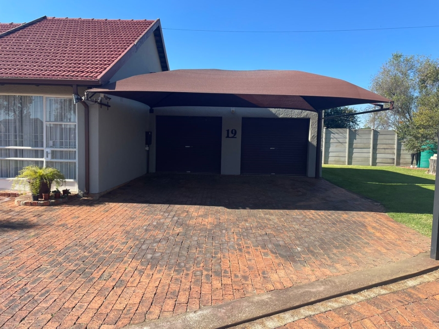 3 Bedroom Property for Sale in Witpoortjie Gauteng