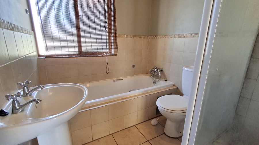 2 Bedroom Property for Sale in Montana Tuine Gauteng