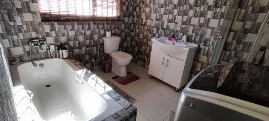 4 Bedroom Property for Sale in Randgate Gauteng