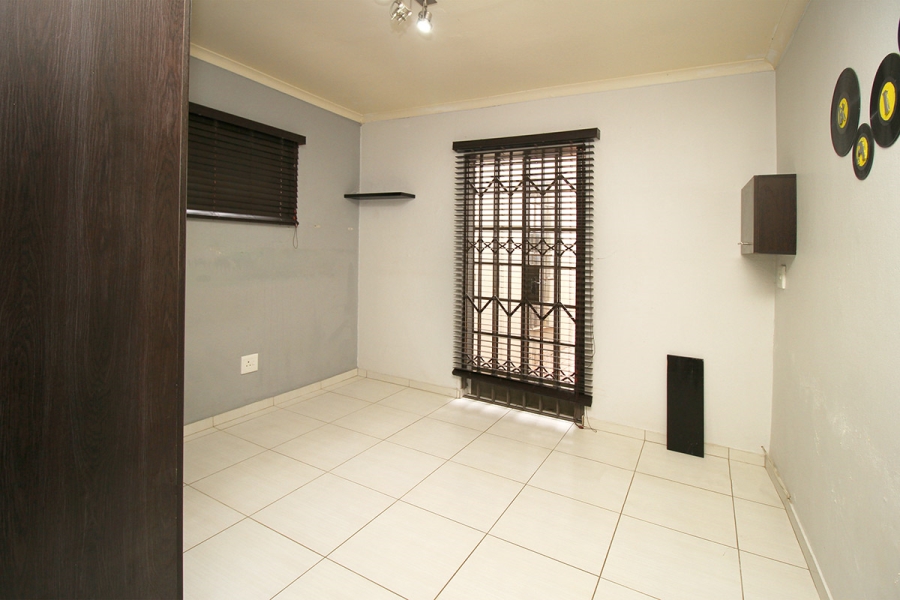 To Let 2 Bedroom Property for Rent in Kensington Gauteng