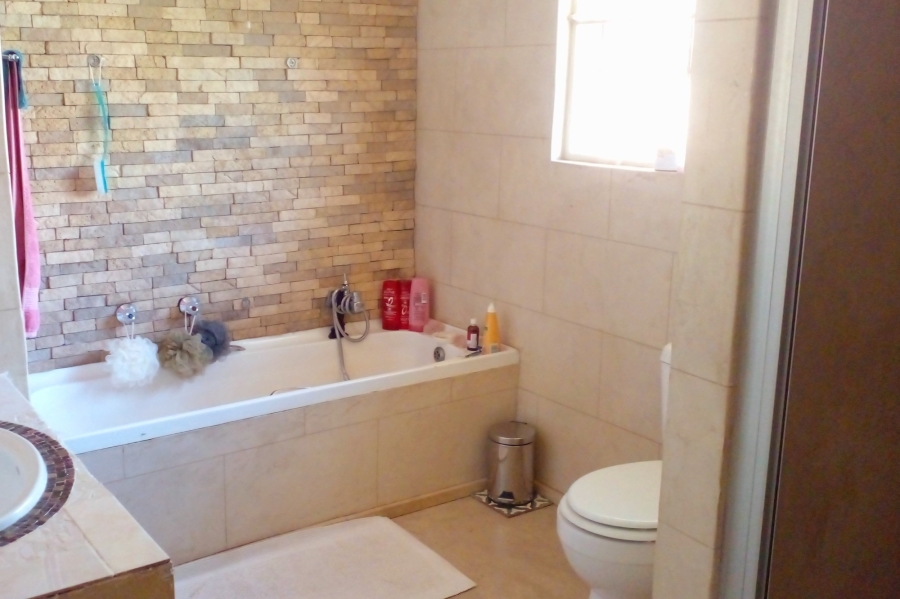 4 Bedroom Property for Sale in Radiokop Gauteng