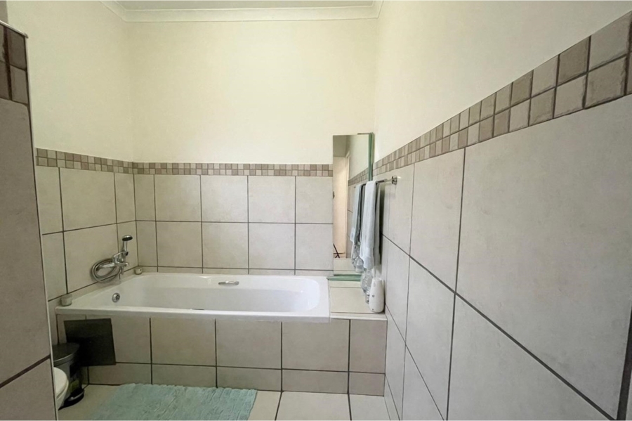 3 Bedroom Property for Sale in Barbeque Downs Gauteng