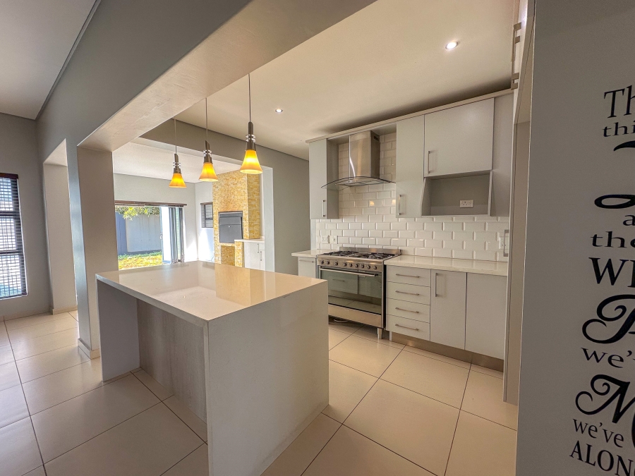 4 Bedroom Property for Sale in Midstream Ridge Gauteng