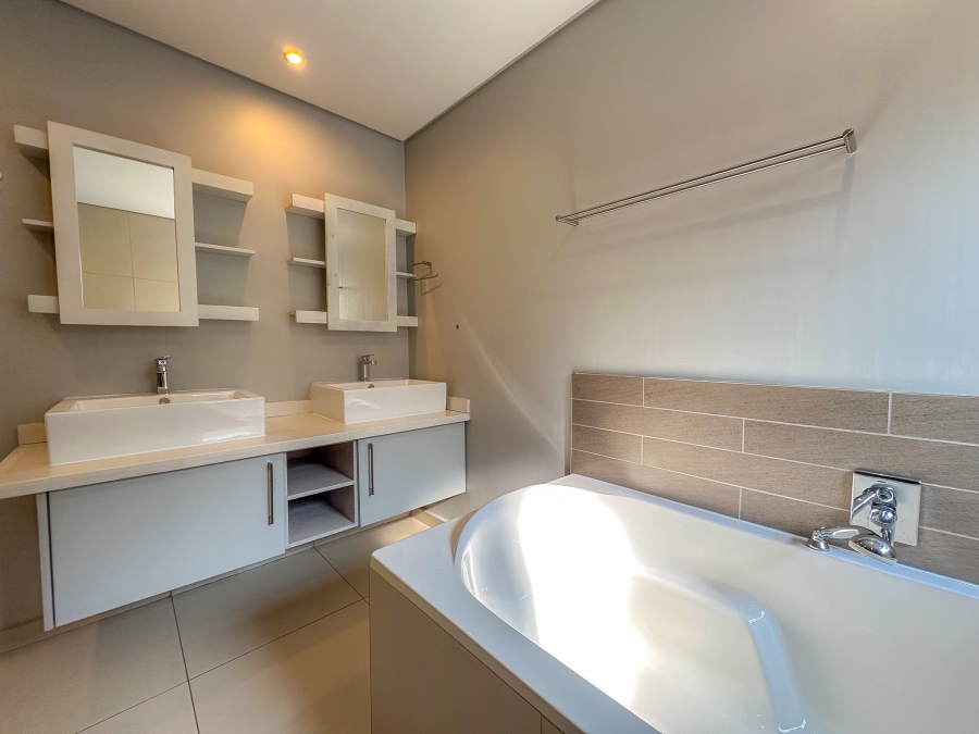 4 Bedroom Property for Sale in Midstream Ridge Gauteng