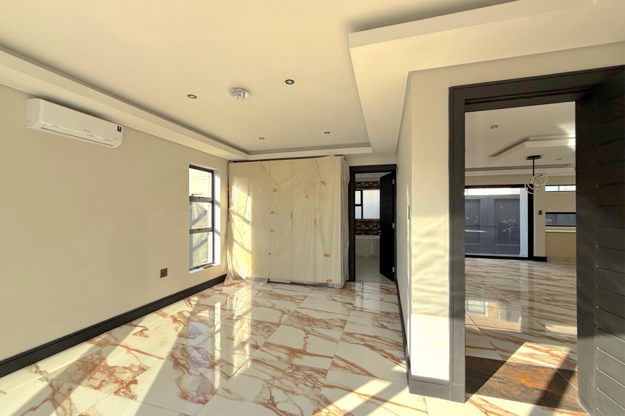 To Let 4 Bedroom Property for Rent in Fourways Gauteng