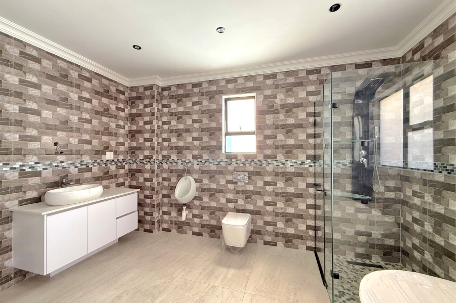 To Let 4 Bedroom Property for Rent in Fourways Gauteng