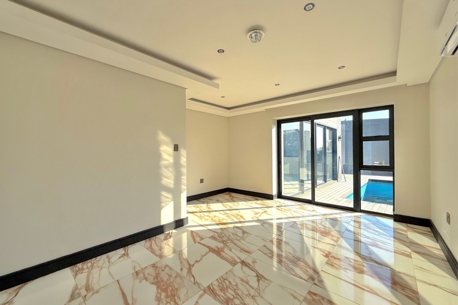 To Let 4 Bedroom Property for Rent in Fourways Gauteng