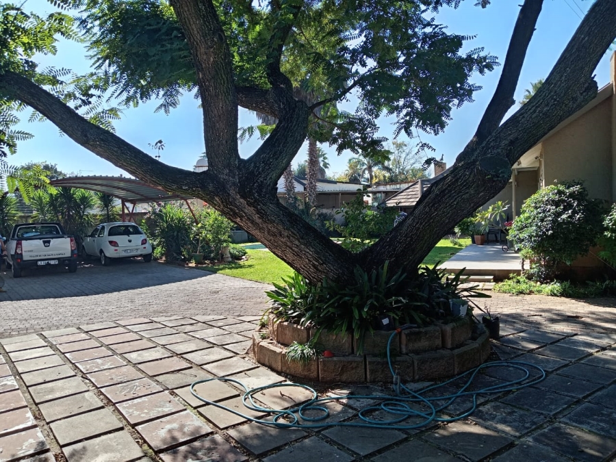 4 Bedroom Property for Sale in Witpoortjie Gauteng