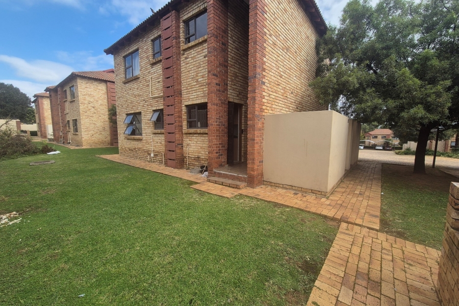 To Let 2 Bedroom Property for Rent in Kengies Gauteng