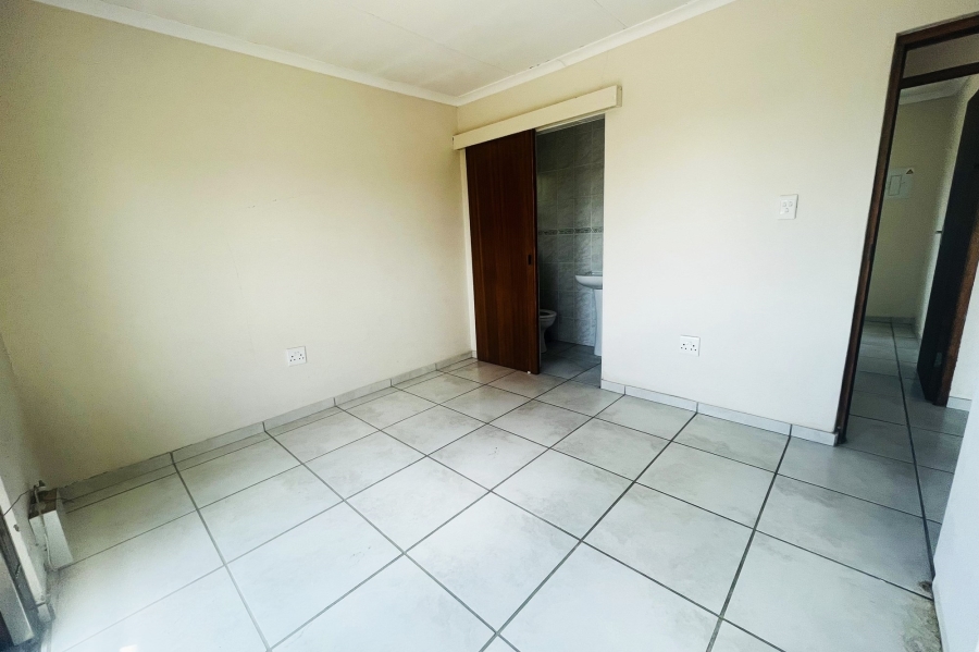 To Let 2 Bedroom Property for Rent in Kengies Gauteng