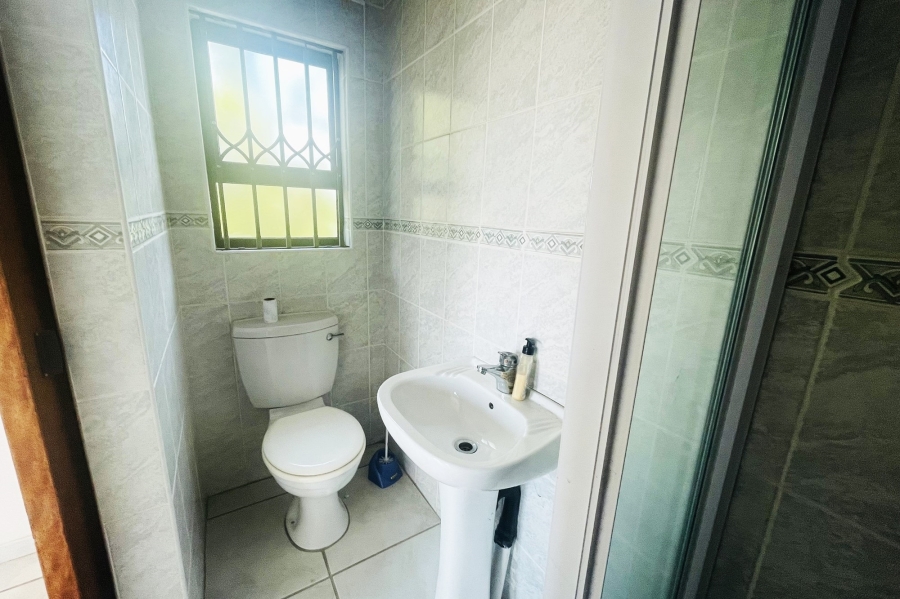 To Let 2 Bedroom Property for Rent in Kengies Gauteng
