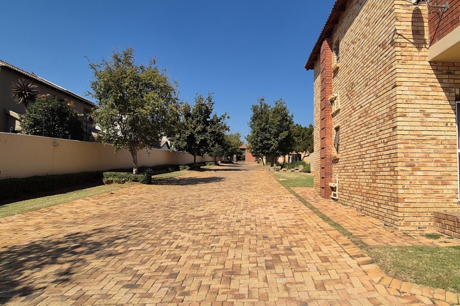 To Let 2 Bedroom Property for Rent in Kengies Gauteng