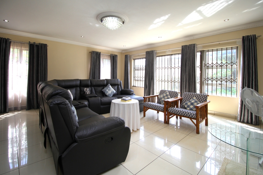5 Bedroom Property for Sale in Bloubosrand Gauteng