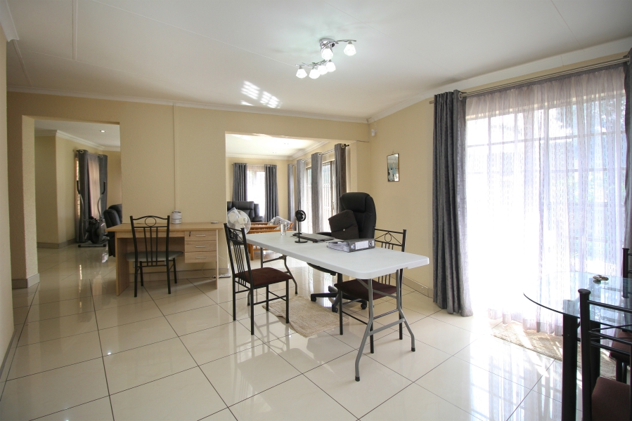 5 Bedroom Property for Sale in Bloubosrand Gauteng