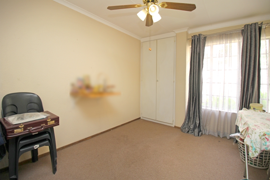 5 Bedroom Property for Sale in Bloubosrand Gauteng