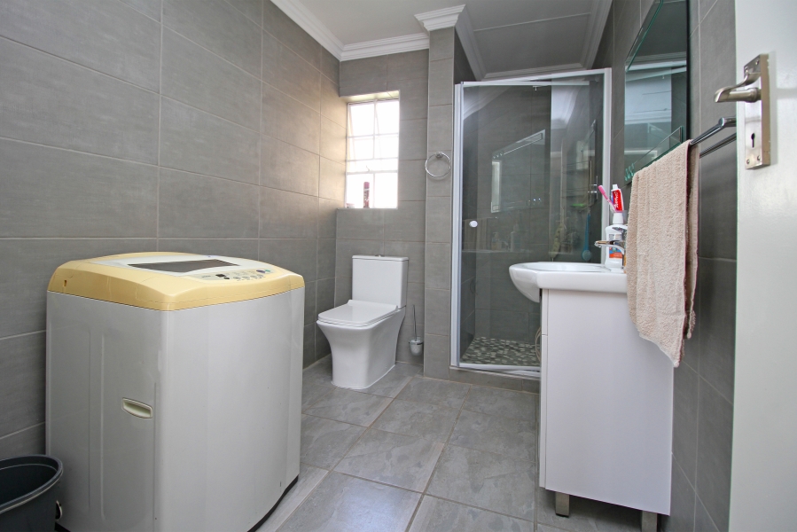 5 Bedroom Property for Sale in Bloubosrand Gauteng