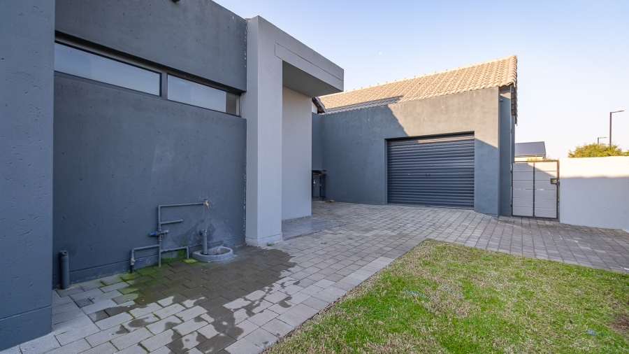 4 Bedroom Property for Sale in Midstream Meadows Gauteng