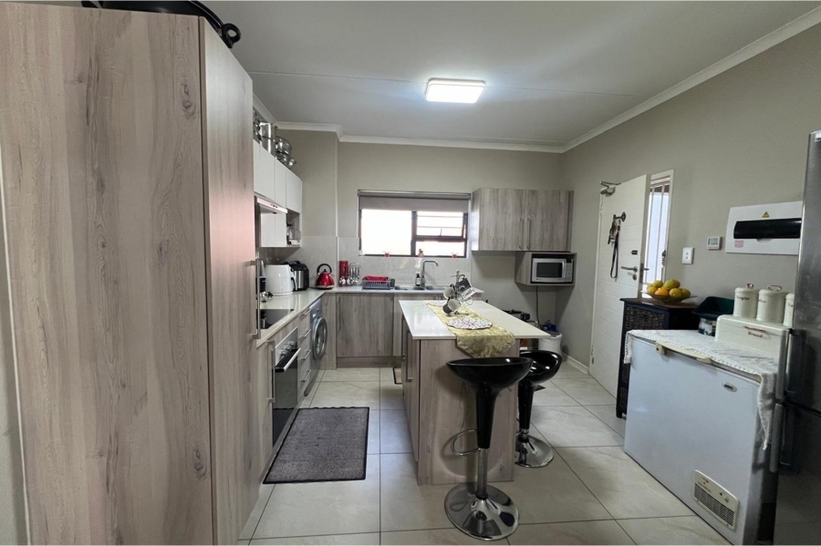 To Let 2 Bedroom Property for Rent in North Riding Gauteng