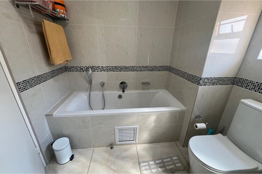 To Let 2 Bedroom Property for Rent in North Riding Gauteng