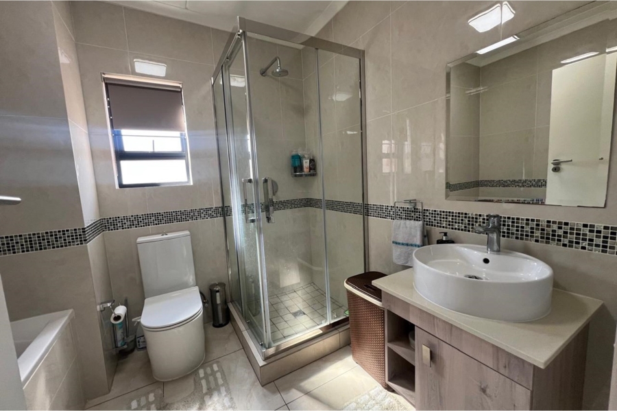 To Let 2 Bedroom Property for Rent in North Riding Gauteng