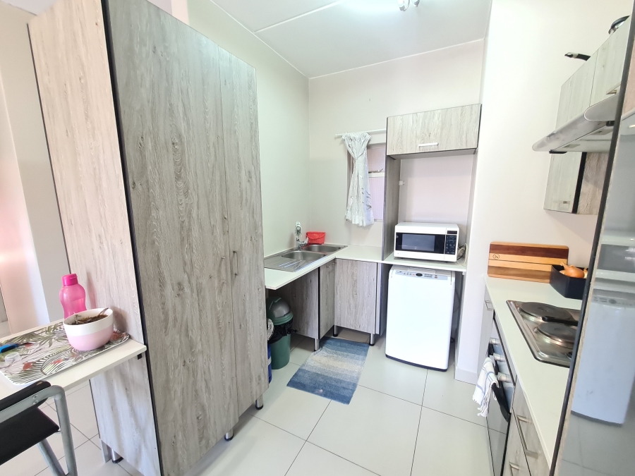 To Let 2 Bedroom Property for Rent in Magaliessig Gauteng