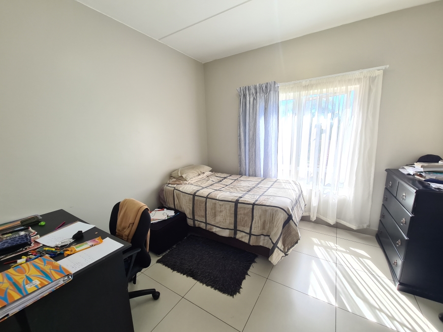 To Let 2 Bedroom Property for Rent in Magaliessig Gauteng