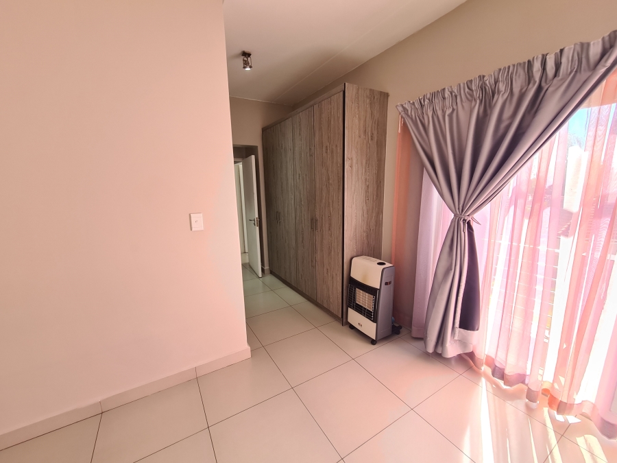 To Let 2 Bedroom Property for Rent in Magaliessig Gauteng