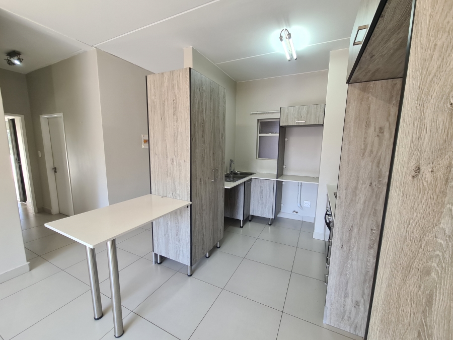 To Let 2 Bedroom Property for Rent in Magaliessig Gauteng